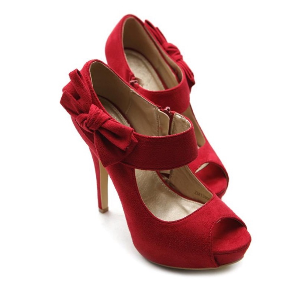 Red Pumps - Picture 3 of 3